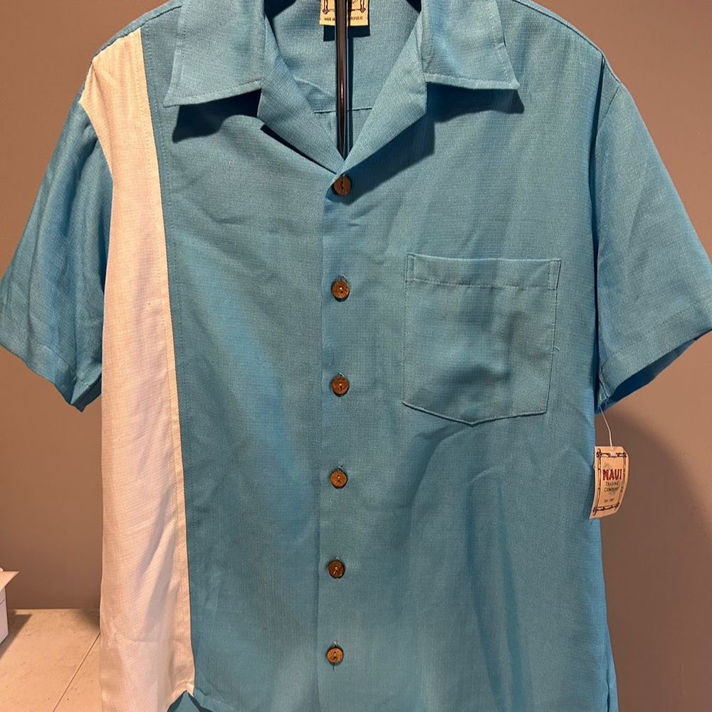 MauiMaui Men's M Blue Short Sleeve Button-Up Shirt with Patch